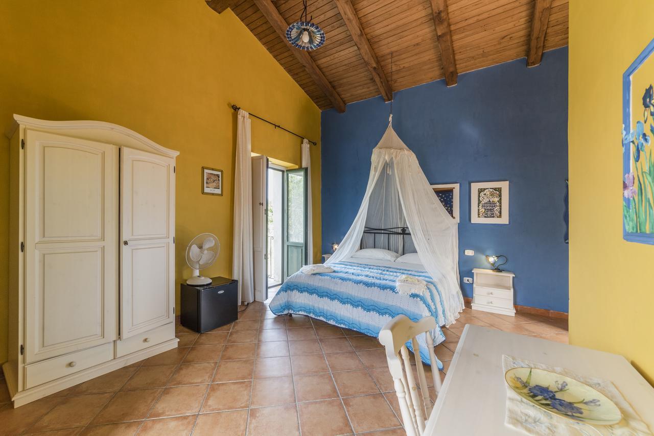 Country House Araba Phoenix กัสเตลลาบาเต ภายนอก รูปภาพ