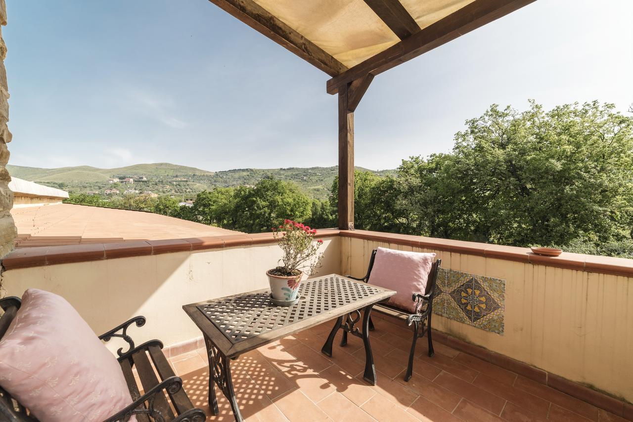 Country House Araba Phoenix กัสเตลลาบาเต ภายนอก รูปภาพ