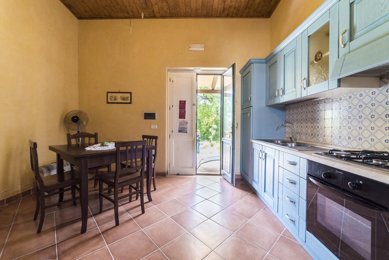 Country House Araba Phoenix กัสเตลลาบาเต ภายนอก รูปภาพ